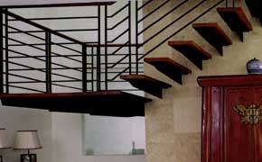 The use of clean lines for the railings brings out the sense of space and light for an otherwise solid staircase